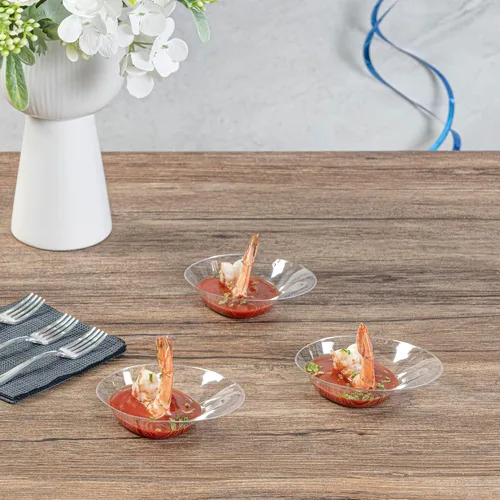 Vista 3 de Restaurantware 4 mini platos de degustación de 2.9 x 1.3 pulgadas, 50 mini platos de postre desechables, platos de plástico transparente con diseño