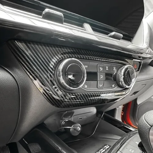 Vista 6 de YOUTOOCAR Cubierta de panel de botón de CA compatible con accesorios Chevrolet Trax 2024-2026 (patrón de fibra de carbono)