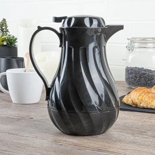 Vista 7 de Restaurantware Jarra térmica para café, paquete de 1 servidor de café aislado de plástico de 20 onzas con mango ergonómico, cafetera negra