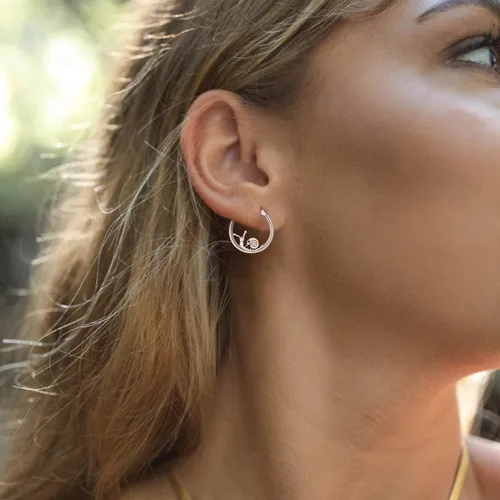 Vista 3 de LINGBG JEWELRY Aretes de aro para mujer, plata de ley 925, símbolo de loto, ballena, ballena, media luna, chakra, caracol, mariposa, cráneo, búho