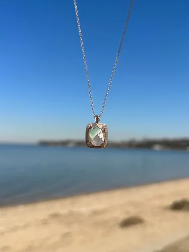 Vista 5 de LE VIAN Collar con colgante rectangular de 4 5/8 quilates con forma de cojín verde Aquaprase para mujer, collar de plata de ley chapada en oro rosa