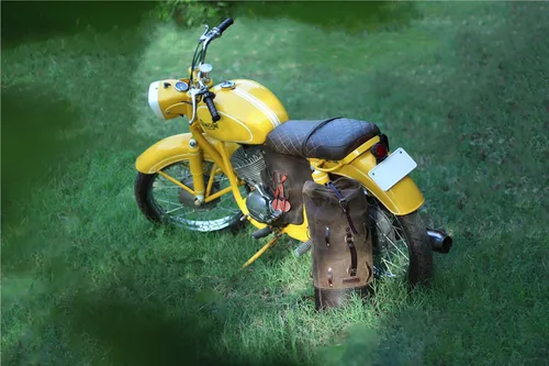 Vista 15 de Bolsa de lona para motocicleta de cuero genuino de grano completo resistente de inspiración militar Alforja Bolsa de fin de semana Con correas