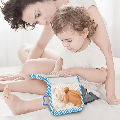 Vista 7 de Fintie Álbum de fotos de bebé 4x6 pulgadas, libro de álbum de fotos de mi primera familia con 18 fotos, cubierta de tela suave y gancho para regalos
