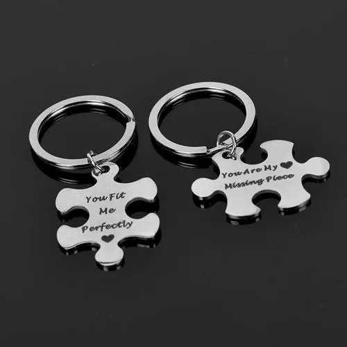 Vista 4 de Llavero a juego para parejas para novio, novia, cumpleaños, aniversario, regalos de Navidad para marido, esposa, pareja, rompecabezas, llavero
