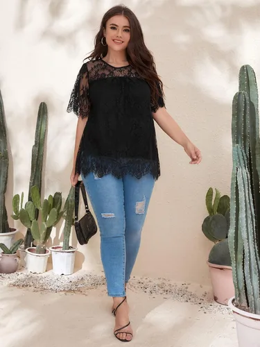Vista 6 de Floerns Blusa casual de manga corta con dobladillo de cheurón de encaje para mujer, talla grande