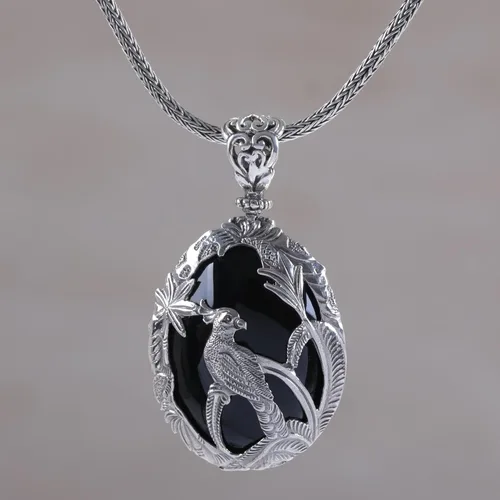 Vista 4 de NOVICA Collar hecho a mano con colgante de ónix de plata de ley 925, cacatúa de Bali, Indonesia, hoja natural, árbol, piedra natal, pájaro, jardín
