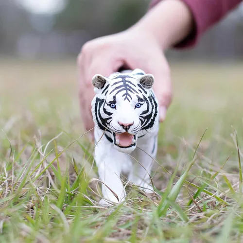 Vista 4 de Safari Ltd. Figura de tigre siberiano blanco, figura detallada de plástico de 10 pulgadas, divertido juguete educativo para niños, niñas y niños a