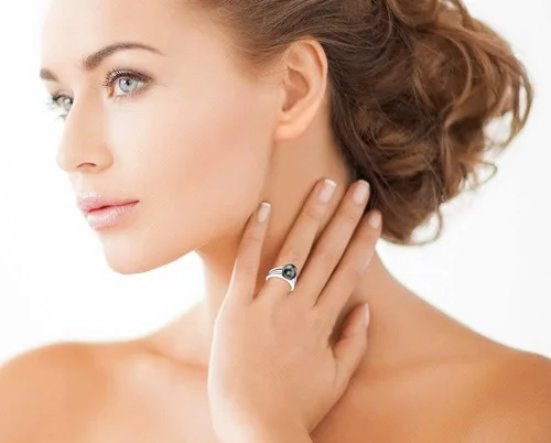 Vista 2 de The Pearl SOURCE - Anillo de perlas cultivadas para mujer (0.394 0.433in), color negro