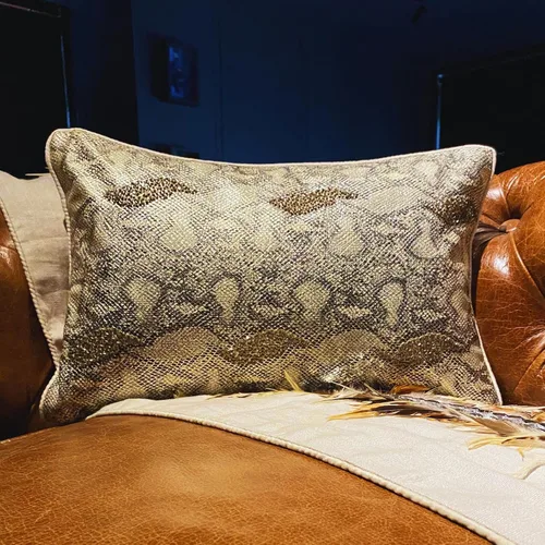Vista 2 de The HomeCentric Fundas de almohada lumbares doradas de 12 x 14 pulgadas (11.8 x 13.8 in), de piel sintética, con diseño de animales, estilo moderno