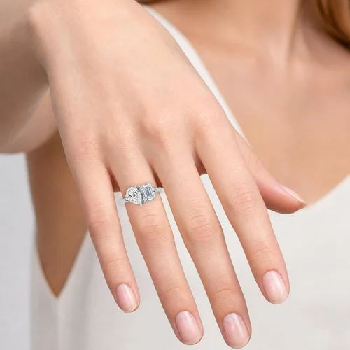 Vista 7 de Anillo de compromiso de oro y diamante Houston Diamond District, diseño de infinito retorcido, con centro redondo de corte brillante I-J I2 Platinado
