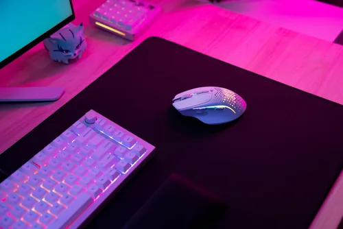 Vista 14 de GLORIOUS Mouse inalámbrico para juegos modelo I 2 para juegos, híbrido de Blanco mate