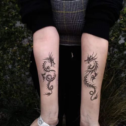 Vista 7 de 6 hojas de tatuajes temporales de tatuajes de garra de dragón volador negro, tótem y brazo, tatuajes falsos que se ven reales y duran mucho tiempo