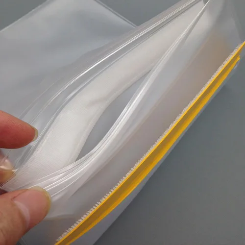 Vista 3 de YUMQUA Juego de 5 bolsas transparentes impermeables para documentos, mapas, cámara, teléfono celular, llave de automóvil, se adapta a kayak, barco