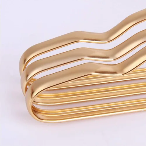 Vista 5 de LIFKOME Perchas para abrigos, paquete de 100 perchas de alambre de metal resistente con sin ranuras, perchas estándar para trajes, ahorro