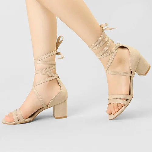 Vista 2 de Allegra K Sandalias con cordones y tacón de bloque de color con punta Beige
