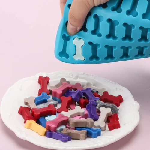 Vista 4 de Moldes para Golosinas para Perros, 108 Cavidades Moldes de Silicona en Forma de Mini Hueso Moldes para Hornear para Golosinas para Perros, Galletas