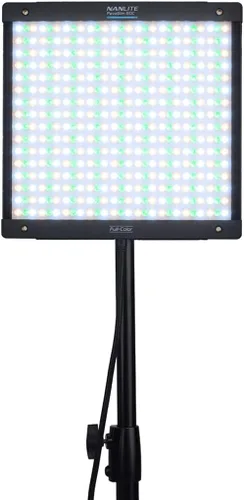 Vista 2 de Nanlite PavoSlim 60C 1x1 60W RGBWW LED Panel de luz con CRMX