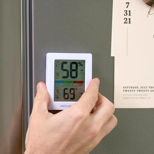 Vista 3 de AcuRite Medidor de humedad higrómetro y termómetro digital para interiores con medidor de temperatura y medidor de humedad, termómetro de Blanco