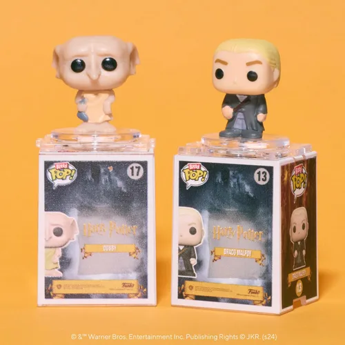Vista 14 de Funko Bitty POP! HP - Harry en Robe con Bufanda, Pack de 4 - Harry Potter, Draco Malfoy, Dobby y una Mini Figura Misterio Sorpresa - 2.2 Cm