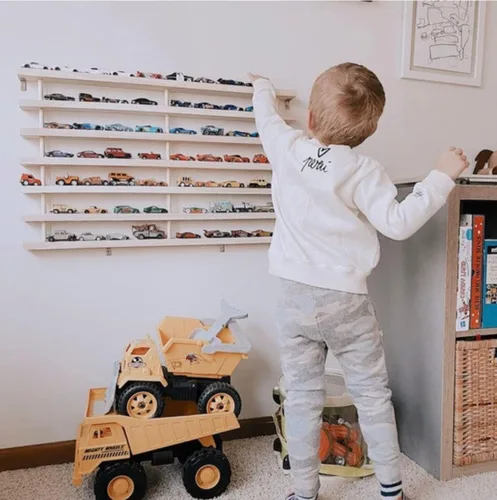 Vista 2 de Estante para coches de juguete hecho a mano compatible con (Hot Wheels y Matchbox) Coches de roble