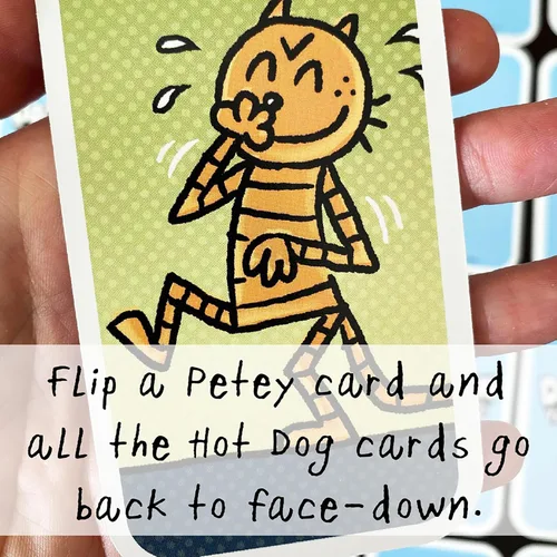 Vista 8 de University Games Dog Man Hot Dog - Juego de Cartas en Lata, El Juego de Colección Rápido y Frenético para Niños con Arte de los Libros de Dog Man