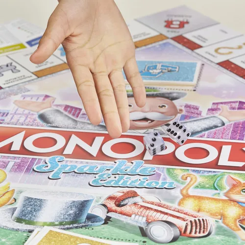 Vista 3 de Hasbro Gaming Monopoly Sparkle Edition Juego de mesa, juegos familiares, con fichas brillantes, dados nacarados, aspecto brillante