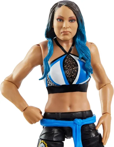 Vista 2 de WWE Mia Yim Basic Series #113 Figura de acción en escala de 6 pulgadas con articulación y anillo engranaje