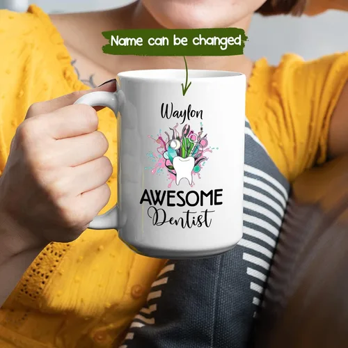 Vista 2 de Taza de cerámica personalizada para dentista impresionante – Taza de café para dentista para hijo, hija – Nombre personalizado Higienista Dental