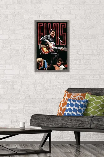 Vista 2 de Trends International Elvis Presley - Póster de pared de concierto 68, 14.72 x 22.37 pulgadas, versión enmarcada de madera de granero Versión