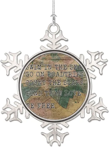 Vista 2 de Adorno de Navidad con mapa del mundo retro, Nadar en el mar, ir en viajes por carretera, adornos de metal de copo de nieve para árbol de Navidad