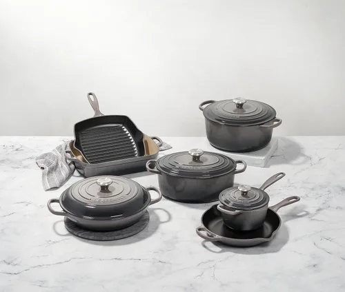 Vista 5 de Le Creuset - Cacerola esmaltada con firma de hierro fundido, 2.25 cuartos de galón, Ostión