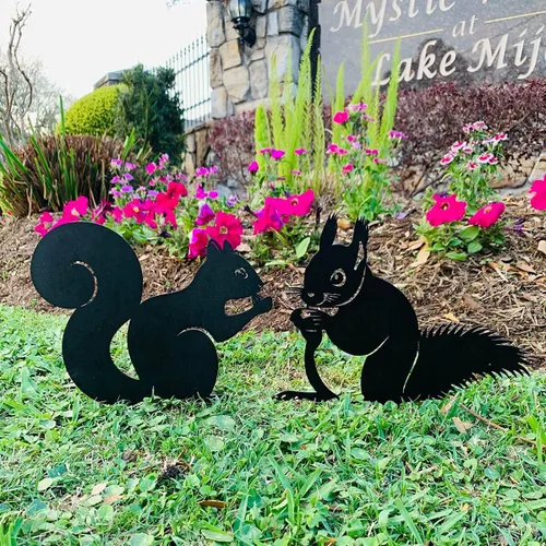 Vista 5 de RealSteel Esculturas y estatuas de animales de jardín de metal, paquete de estacas de arte de conejo y ardilla, decoración de césped y macizo