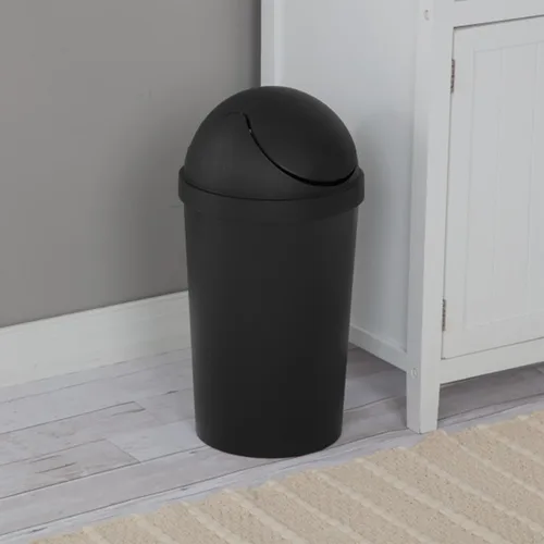 Vista 6 de Sterilite Paquete de 6 cestos de basura con tapa basculante, papelera redonda con tapa abatible de 3 galones, negro