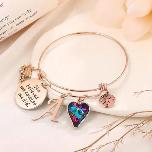 Vista 7 de Regalos de graduación para ella, 26 pulseras inspiradoras grabadas con inicial, cita que creyó que podía así que lo hizo, regalos de graduación