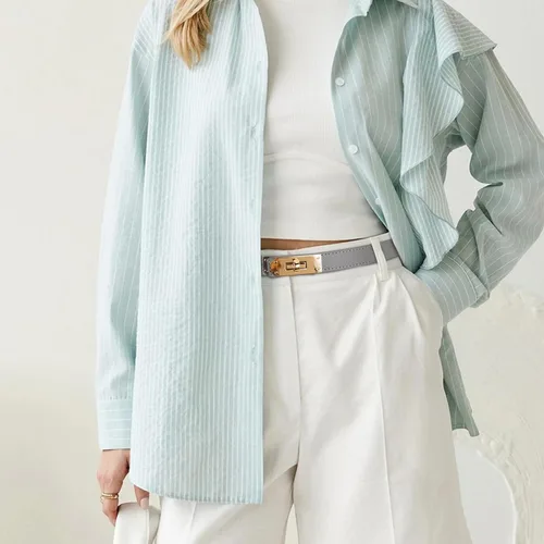 Vista 389 de Cinturón de cuero clásico con hebilla de metal para mujer con vestido de jeans