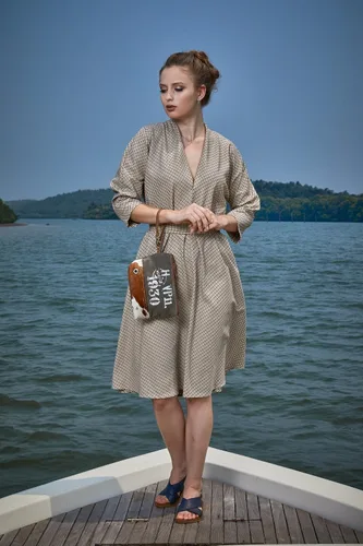 Vista 6 de Myra Bag Vintage 1930 Upcycled Canvas Wristlet Bag S-1144, Marrón