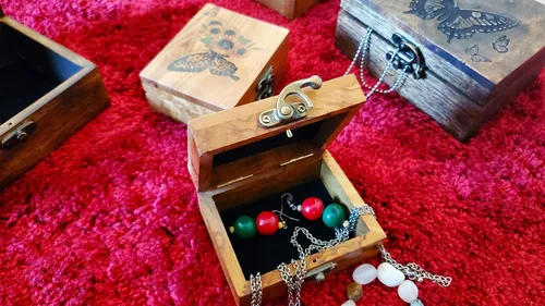 Vista 9 de JB&C Premium Caja de joyería pequeña de girasol y mariposa, caja de recuerdo para niñas, mujeres, idea de regalo, adornos para amantes