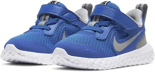 Vista 4 de Nike Revolution 5 tenis para correr para niños en edad escolar