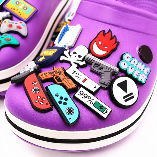 Vista 6 de 35 dijes de cocodrilo de juego para niñas, niños, adolescentes, adultos, pistola de juegos, yoga, fútbol, cocodrilo, accesorios de zapatos