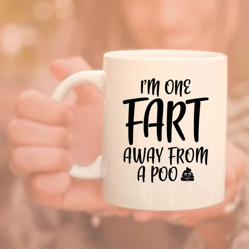 Vista 6 de Veracco Taza de café de cerámica blanca con texto en inglés "I One Fart Away From A Poo" - Divertido regalo de cumpleaños para alguien que ama beber