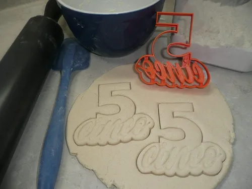 Vista 6 de NÚMERO CINCO 5 CON PALABRA CORTADOR DE GALLETAS 3D IMPRESO EN USA PR4125