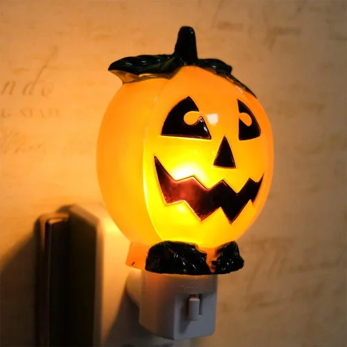 Vista 2 de Luz nocturna enchufable de calabaza con enchufe giratorio de 360 grados para decoración de Halloween