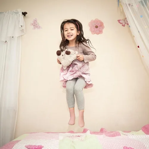 Vista 7 de SkiBeaut Calcetines para niños pequeños, 12 pares de puños antideslizantes para niños y niñas con pinzas para 1-7 años