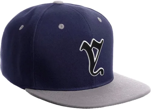 Vista 677 de Daxton Gorra clásica con visera de billete plano con letras del alfabeto inglés antiguo de la A a la Z
