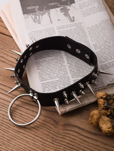 Vista 6 de Sacina Gargantilla gótica punk con pinchos, gargantilla de piel sintética negra, regalo de joyería punk gótica para mujeres, hombres, Navidad y Año