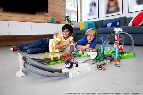 Vista 2 de Hot Wheels Mario Kart Circuit Juego de pistas y 2 vehículos de juguete, juego de carreras incluye Booster, más karts de Mario y Yoshi