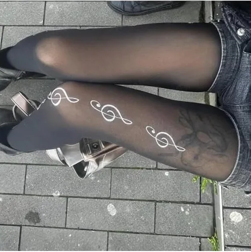Vista 2 de Medias para Mujer Whimsy Twee Piano: Medias con Patrón Funky, Ropa Emo Gótica, Estética Y2K