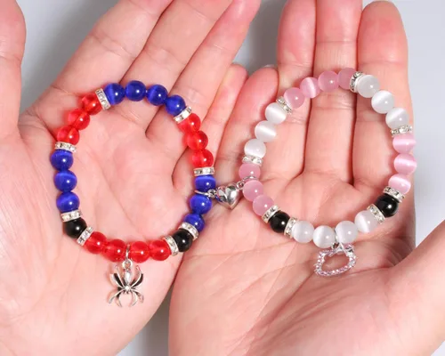 Vista 7 de QqzsJewls Pulseras de amistad a juego de arañas para mejores amigos, pulseras con dije de corazón para novia, novio, juego de 2 unidades, Halloween