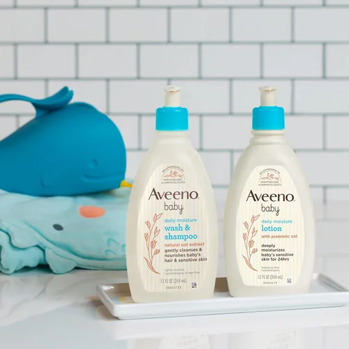 Vista 4 de Aveeno Baby Set de regalo de cuidado diario con extracto de avena y avena prebiótica, contiene loción corporal hidratante diaria y jabón suave