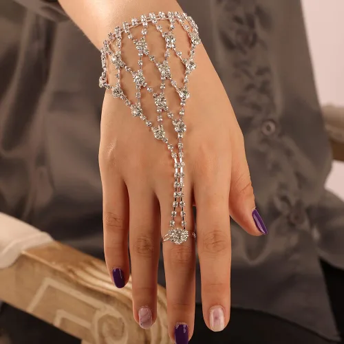 Vista 3 de YERTTER Delicados diamantes de imitación plateados para novias, accesorios de mano, eslabones esclavos con anillo, pulsera brillante con anillo